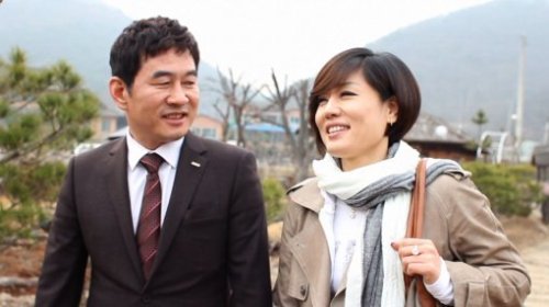 한혜진(가수)\r\n 한혜진은 29일 방송된 SBS ‘좋은아침’에 출연해 사업가 허준서(53) 씨와의 재혼 계획을 발표했다. 이날 방송에서 한혜진은 예비신랑 허준서 씨와의 만남과 결혼까지의 과정을 모두 털어놓았다.