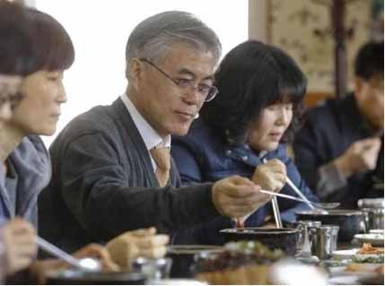문재인(변호사)\r\n 손수조 새누리당 후보의 선거자금에 대한 논란이 확산된 가운데 최근 문재인 민주통합당 상임고문의 선거법 위반 시비도 보이고 있다. \r\n　