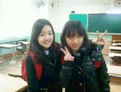 진지희(탤런트,영화배우)\r\n 드라마 ’해를 품은 달’에서 열연했던 아역배우 진지희가 교복 여신으로 등극해 화제다.