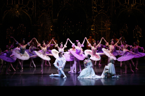 "Desire" by Michael Craig-Martin
(2012 Michael Craig-Martin)
A scene from Universal Ballet’s "Sleeping Beauty"
(UBC)
A view of a previous Jinhae Gunhangje Festival
(Korea Tourism Organization)