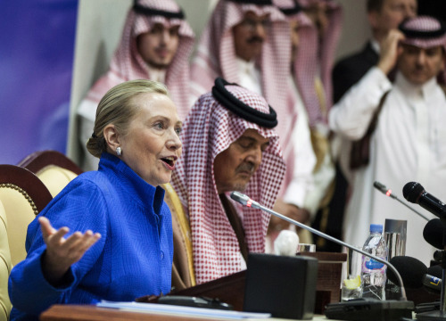 힐러리 로댐 클린턴 (Hillary Rodham Clinton/정치인, 전 변호사)
<YONHAP PHOTO-0004> U.S. Secretary of State Hillary Clinton speaks during a joint press conference with Saudi Foreign Minister Prince Saud al-Faisal following a U.S.-Gulf Cooperation Council forum at the GCC secretariat in Riyadh, Saudi Arabia on Saturday, March 31, 2012. Clinton geared up for talks in Saudi Arabia about plans for a Gulf missile shield against Iran and ways to press Tehran's ally Syria to stop killing Syrians. (AP Photo/ Brendan Smialowski, Pool)/2012-04-01 00:27:28/ <저작권자 ⓒ 1980-2012 ㈜연합뉴스. 무단 전재 재배포 금지.>
U.S. Secretary of State Hillary Clinton speaks during a joint press conference with Saudi Foreign Minister Prince Saud al-Faisal following a U.S.-Gulf Cooperation Council forum at the GCC secretariat in Riyadh on Saturday.  AP-Yonhap News