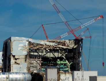 In this Nov. 12, 2011 file photo, the Unit 4 reactor building of the tsunami-crippled Fukushima Dai-ichi nuclear power station is seen through a bus window in Okuma town, north of Tokyo. (AP-Yonhap News)