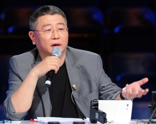 곽경태(영화감독)
곽 감독은 4월 1일 오후 5시 서울 금천구 독산동 노보텔 앰배서더 독산에서 열린 영화 ‘미운 오리 새끼’(감독 곽경택, 제작 트리니티 엔터테인먼트) 기자 간담회에 참석, “이번 영화에 정치적인 코드를 넣었나?”라는 취재진의 질문에 대해 “정치적인 성향을 드러내는 영화는 분명 아니다”라고 일축했다.