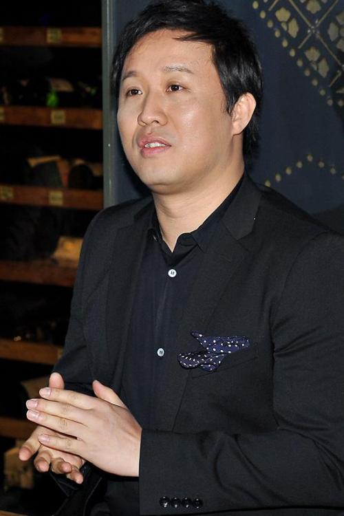 정준하(MC, 영화배우)
정준하는 4월 2일 오후 12시 자신이 운영하는 서울시 강남구 청담동의 모 일식집에서 결혼 공식 기자회견을 가졌다.