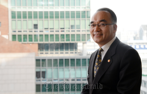박재완 기획재정부장관. 박해묵 기자/mook@heraldm.com
Finance Minister Bahk Jae-wan.       Park Hae-mook/The Korea Herald