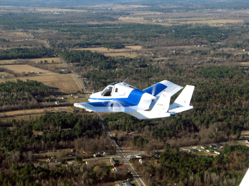 <YONHAP PHOTO-0498> This March 23, 2012 photo provided by Terrafugia Inc. shows the company's prototype flying car, dubbed the Transition, during its first flight. The vehicle has two seats, four wheels and wings that fold up so it can be driven like a car, and flew at 1,400 feet for eight minutes during the test. Commercial jets fly at 35,000 feet. (AP Photo/Terrafugia.com) MANDATORY CREDIT/2012-04-03 09:35:17/ <저작권자 ⓒ 1980-2012 ㈜연합뉴스. 무단 전재 재배포 금지.>
Terrafugia Inc.’s prototype flying car, dubbed the Transition, during its first flight.  AP-Yonhap News