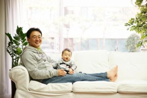 권영찬(개그맨)
개그맨 권영찬이 아내 김영심씨와 3월 24일 결혼5주년을 기념해서 시각장애우 두명의 개안수술 비용을 실로암안과 병원에 후원한 따뜻한 소식이 병원을 통해서 전해졌다.