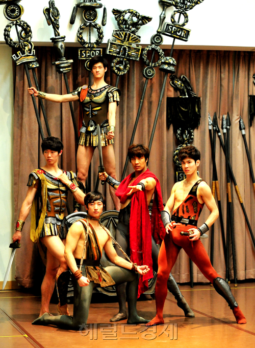 스파르타쿠스/발레
이영철/정영재/이동훈(스파르타쿠스 역), 이재우/김기완(19ㆍ크라수스 역)
국립발레단 ‘스파르타쿠스’ 오는 13일 무대에 5년만에 옴므파탈 그들이 온다.