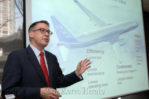 Boeing’s vice president of marketing Randy Tinseth gives a presentation on the 737 MAX to reporters on Thursday in Seoul.  Boeing
Boeing’s vice president of marketing Randy Tinseth gives a presentation on the 737 MAX to reporters on Thursday in Seoul.  Boeing