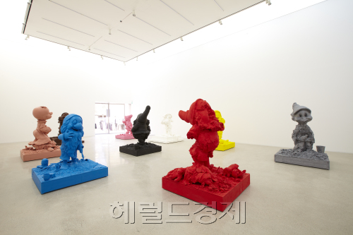 한국 찾은 폴 매카시 "물구나무 세워 훑는 게 내 작업"