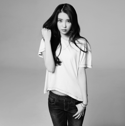 아이유(가수)
아이유가 데뷔 4년 만에 첫 단독콘서트를 개최한다.
