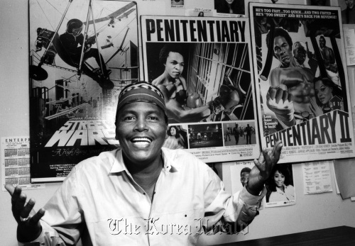 Jamaa Fanaka, who emerged as a dynamic black filmmaker with his gritty independent 1979 film “Penitentiary” and later made headlines with his legal battles alleging widespread discrimination against women and ethnic minorities in the film and television industry, has died. He was 69.   Los Angeles Times/MCT