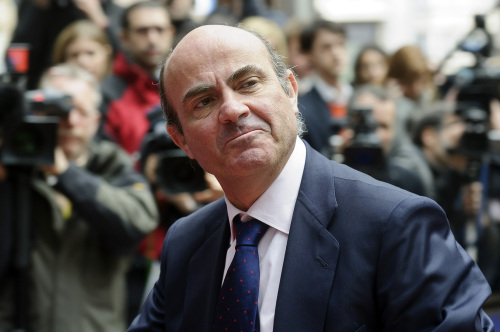 Luis de Guindos, Spain's finance minister, reacts to a question from the media as he arrives for the Eurogroup meeting at the European Council headquarters in Brussels, Belgium, (Bloomberg)