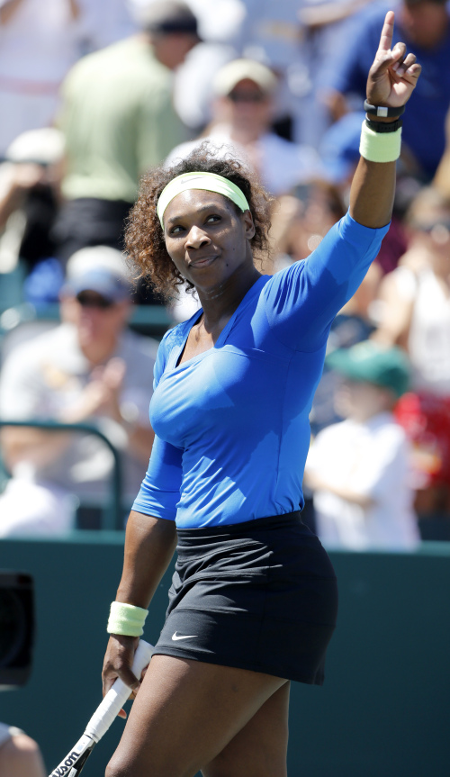 세레나 윌리엄스 (Serena Williams/테니스선수/미국)
<YONHAP PHOTO-0295> Serena Williams points to the crowd after her match against Samantha Stosur, of Australia, in the semifinals of the Family Circle Cup tennis tournament in Charleston, S.C., Saturday, April 7, 2012. Williams advanced to the finals by winning 6-1, 6-1. (AP Photo/Mic Smith)/2012-04-08 09:56:29/ <저작권자 ⓒ 1980-2012 ㈜연합뉴스. 무단 전재 재배포 금지.>
Serena Williams points to the crowd after her match against Samantha Stosur, of Australia, in the semifinals of the Family Circle Cup tennis tournament in Charleston, South Carolina, Saturday.  AP-Yonhap News