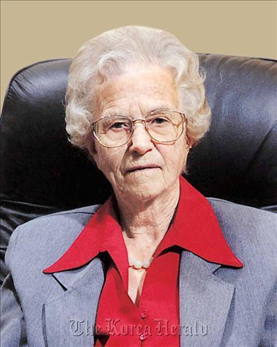 Helen Pearl Mackenzie