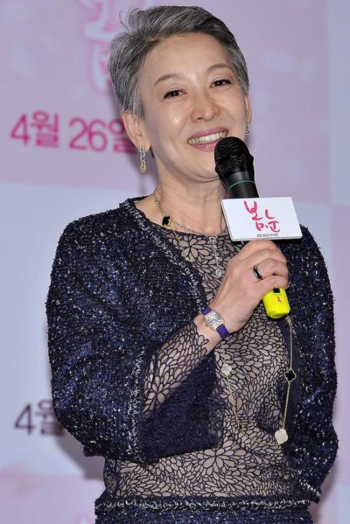 ’봄, 눈’ 윤석화 "신인이나 다름 없다고 생각한다"
