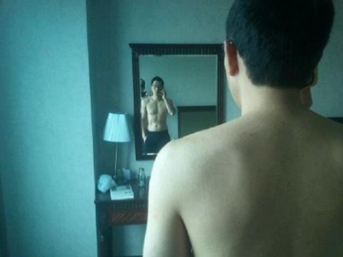 김제동, 투표독려 ‘상의탈의’…반전몸매에 화들짝