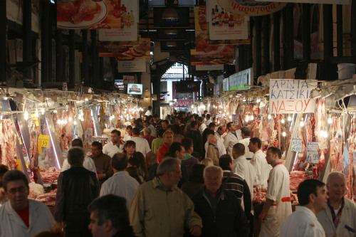 <YONHAP PHOTO-1108> People browse the main meat market in central Athens, Monday, April 9, 2012. Orthodox Christians celebrate Easter on Sunday, April 15, when they traditionally eat lamb roasted outdoors on a spit. (AP Photo/Thanassis Stavrakis)/2012-04-09 20:34:25/ <저작권자 ⓒ 1980-2012 ㈜연합뉴스. 무단 전재 재배포 금지.>
People browse the main meat market in central Athens on Monday.  AP-Yonhap News
