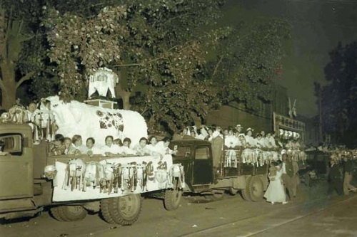 Yeondeunghoe takes place in 1958 (upper) and present-day Seoul. (Cultural Heritage Administration)