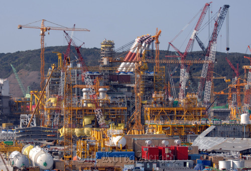 A floating production storage offloading ship is under construction in a dry dock at Hyundai Heavy Industries Co.’s shipyard in Ulsan.  Bloomberg