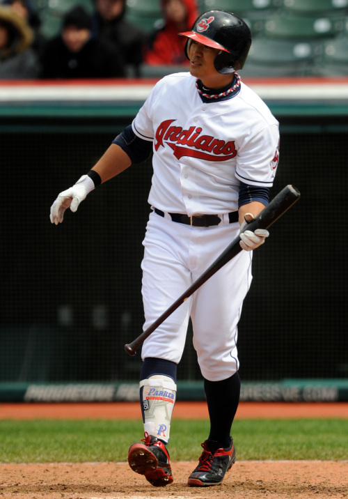<YONHAP PHOTO-0463> CLEVELAND, USA, APR 11: Cleveland Indians right fielder Shin-Soo Choo (17) bats during the eighth inning against the Chicago White Sox at Progressive Field in Cleveland, OH, USA on Wednesday, April 11, 2012..Photographer: KEN BLAZE/PENTA PRESS/2012-04-12 07:20:08/ <저작권자 ⓒ 1980-2012 ㈜연합뉴스. 무단 전재 재배포 금지.>
Cleveland Indians right fielder Choo Shin-soo went 0 for 3 with two walks and a run scored against the Chicago White Sox on Wednesday. The Indians lost 10-6.  Penta-Yonhap News