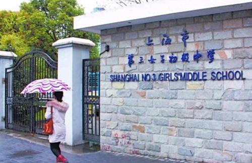 최근 중국 온라인 사이트에서 나도는 ’남여학생교제신규칙’에 대해 네티즌 사이에 논쟁이 벌어지고 있다고 중국 언론이 11일 보도했다.