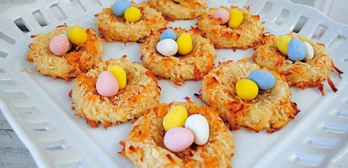 Balls of cookie dough can be shaped into little nests to hold
candy-coated chocolate eggs.   (Newsday/MCT)