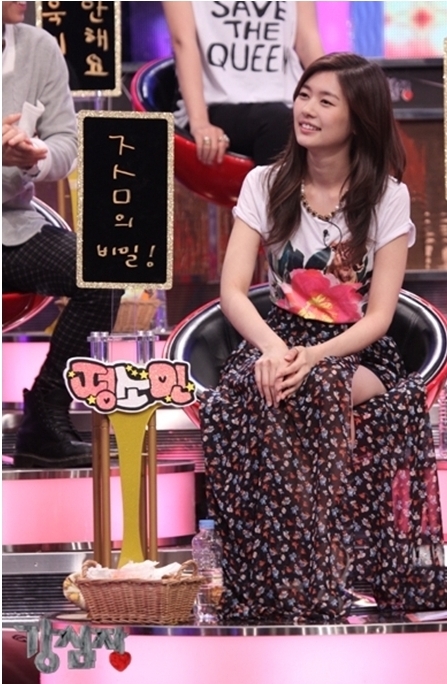 정소민(탤런트)
MBC 새 일일시트콤 ‘스탠바이’에서 열연 중인 배우 정소민이 성형 의혹에 대해 소신을 밝혀 눈길을 끌고 있다.