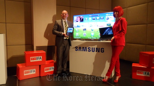 Michael Zoeller, European marketing director at Samsung Electronics and an IFA model showcase Samsung Electronics’ products at the Global Press Conference in Dubrovnik, Croatia on Saturday. Joint Press Corps
