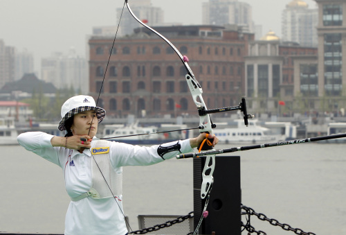 기보배(양궁선수)
<YONHAP PHOTO-0777> (120414) -- SHANGHAI, April 14, 2012 (Xinhua) -- Gold medalist Ki Bo Bae of South Korea competes during the women's individual recurve final at the archery World Cup in Shanghai, China, April 14, 2012. (Xinhua/Ren Long)/2012-04-14 19:13:42/ <저작권자 ⓒ 1980-2012 ㈜연합뉴스. 무단 전재 재배포 금지.>
Korea’s Ki Bo-bae competes during the Archery World Cup on Saturday.  Xinhua-Yonhap News