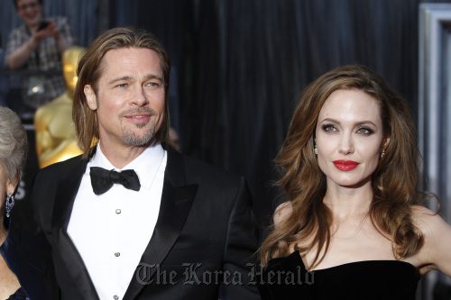 브래드 피트 (Brad Pitt /영화배우/미국)/안젤리나 졸리 (Angelina Jolie /영화배우, 영화감독/미국)
Brad Pitt and Angelina Jolie arrive at the 84th Annual Academy Awards at the Hollywood and Highland Center in Los Angeles, California, Feb. 26.   MCT
