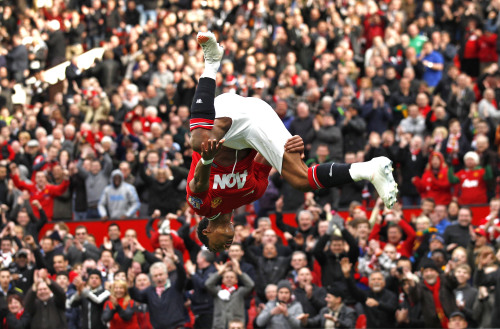 <YONHAP PHOTO-0092> Manchester United's Nani celebrates after scoring against Aston Villa during their English Premier League soccer match at Old Trafford Stadium, Manchester, England, Sunday, April 15, 2012. (AP Photo/Jon Super)/2012-04-16 02:05:42/ <저작권자 ⓒ 1980-2012 ㈜연합뉴스. 무단 전재 재배포 금지.>
Manchester United’s Nani celebrates his goal against Aston Villa.
AP-Yonhap News