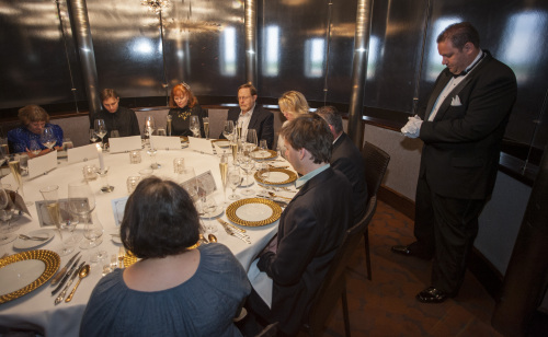 Maitre de Ryan Roberts leads guests in a moment of silence for the 1514 people who died when the RMS Titanic sank during a re-creation of the final first class dinner served on the ship, Saturday. (AP-Yonhap News)