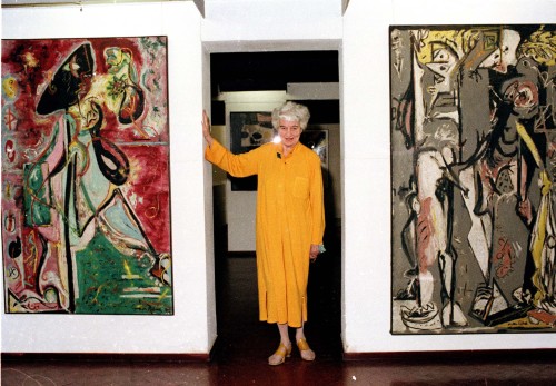 <YONHAP PHOTO-0072> FILE - In this May 30, 1979, file photo, American art collector Peggy Guggenheim poses between early paintings by Jackson Pollock that are part of her modern art collection at her 18th century palace, Palazzo Venier dei Leoni, in Venice, Italy. Pollock, who would have turned 100 in 2012, will have the anniversary of his birth observed with exhibitions, fundraisers and other events throughout the year. (AP Photo/Jerry T. Mosey, File)/2012-04-16 01:30:37/ <저작권자 ⓒ 1980-2012 ㈜연합뉴스. 무단 전재 재배포 금지.>
American art collector Peggy Guggenheim poses between early paintings by Jackson Pollock that are part of her modern art collection at her 18th century palace, Palazzo Venier dei Leoni, in Venice, Italy.
AP-Yonhap News