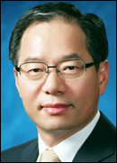 김기용(경찰공무원)
조현오 경찰청장 후임에 김기용 경찰청 차장(55ㆍ행정고시 30기)이 내정됐다.