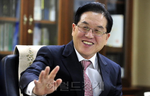 문충실 동작구청장<br />김명섭 기자 msiron@
문충실 동작구청장
김명섭 기자 msiron@
문충실 동작구청장
김명섭 기자 msiron@
