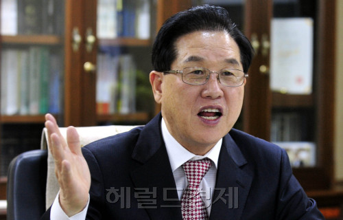 문충실 동작구청장<br />김명섭 기자 msiron@
문충실 동작구청장
김명섭 기자 msiron@
문충실 동작구청장
김명섭 기자 msiron@
