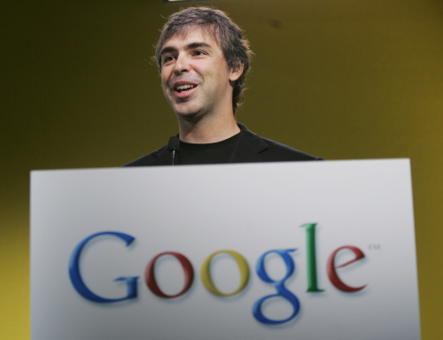 <YONHAP PHOTO-0413> FILE - In this June 12, 2007 file photo, Google co-founder Larry Page smiles at a news conference held at Google headquarters in Mountain View, Calif. When he replaced his mentor Eric Schmidt as Google's CEO last April, Page insisted that the company had to be more aggressive about countering the threat posed by Facebook's ever-growing popularity. Page responded with a social networking crusade that is still reshaping Google Inc. as he marks his one-year anniversary as chief executive on Wednesday, April 3, 2012. (AP Photo/Paul Sakuma, file)/2012-04-04 08:25:33/ <저작권자 ⓒ 1980-2012 ㈜연합뉴스. 무단 전재 재배포 금지.>
Google co-founder Larry Page smiles at a news conference held at Google headquarters in Mountain View, California, in June 2007.    AP-Yonhap News