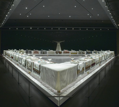 <YONHAP PHOTO-1459> In this undated photo provided by the Brooklyn Museum in New York, an art installation entitled ?The Dinner Party,? by Judy Chicago, is seen in the Brooklyn Museum?s Elizabeth A. Sackler Center for Feminist Art in New York. The work is a massive triangular banquet table elaborately set for 39 historical female figures, 13 from each millennium, plus 999 other female names are inscribed in gold in the tiled floor. The Brooklyn Museum?s feminist art center is marking its fifth anniversary this year by commemorating famous women of the next millennium. (AP Photo/The Brooklyn Museum, Elizabeth A. Sackler Center for Feminist Art)/2012-04-17 23:32:08/ <저작권자 ⓒ 1980-2012 ㈜연합뉴스. 무단 전재 재배포 금지.>
An art installation entitled “The Dinner Party” by Judy Chicago is seen in the Brooklyn Museum’s Elizabeth A. Sackler Center for Feminist Art in New York.  AP-Yonhap News