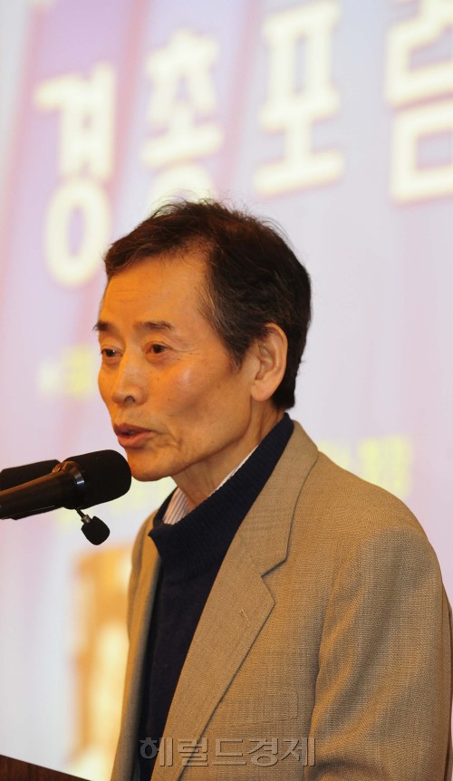 19일 오전 서울 웨스틴조선호텔에서 열린 제176회 경총포럼에서 박무익 한국갤럽조사연구소 회장이 '선거 여론조사의 이해'를 주제로 강연하고 있다. 박해묵 기자/mook@heraldm.com
19일 오전 서울 웨스틴조선호텔에서 열린 제176회 경총포럼에서 박무익 한국갤럽조사연구소 회장이 '선거 여론조사의 이해'를 주제로 강연하고 있다. 박해묵 기자/mook@heraldm.com
19일 오전 서울 웨스틴조선호텔에서 열린 제176회 경총포럼에서 박무익 한국갤럽조사연구소 회장이 '선거 여론조사의 이해'를 주제로 강연하고 있다. 박해묵 기자/mook@heraldm.com