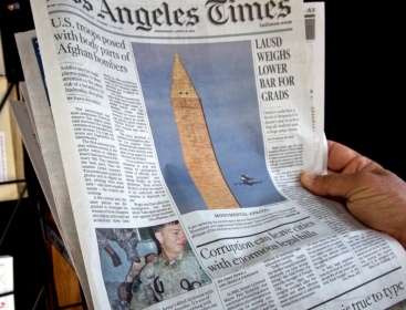 The front page of the Los Angeles Times newspaper is shown at the Hollywood Universal News stand in Los Angeles on Wednesday. (AP-Yonhap News)