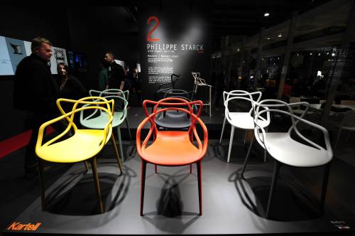 <YONHAP PHOTO-0216> Visitors look at creations by French Designer Philippe Starck for furniture maker Kartell during the opening of Milan's furniture fair on April 17, 2012, in Rho, near Milan. Milan's Salone del Mobile runs from April 17 to April 22. AFP PHOTO / OLIVIER MORIN../2012-04-18 06:00:57/ <저작권자 ⓒ 1980-2012 ㈜연합뉴스. 무단 전재 재배포 금지.>
Visitors look at creations by French Designer Philippe Starck for furniture maker Kartell during the opening of Milan’s furniture fair on Tuesday in Rho, near Milan.   AFP-Yonhap News