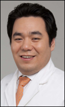 최근 세계인들의 평균 얼굴 모습을 조사한 사진이 인터넷상에서 화제가 되고 있다. 이는 여러 장의 사진들을 합성해 그 나라를 대표하는 평균 얼굴의 이미지를 만든 것이다.
스코틀랜드 에버딘 대학교의 심리학자들이 세계 여성들의 평균 얼굴을 올려 화제 된 후, 이어 남성들의 얼굴도 공개됐다. 공개된 게시물 속에는 우리나라를 비롯해 중국, 영국, 프랑스, 멕시코 등 다양한 나라의 남성들의 얼굴로 국가의 평균 얼굴이 담겨 있다