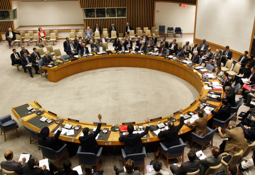 <YONHAP PHOTO-0049> Members of the Security Council of United Nations vote unanimously to adopt Syria Observer Mission Resolution on Saturday, April 21, 2012. (AP Photo/David Karp) /2012-04-22 03:48:22/ <저작권자 ⓒ 1980-2012 ㈜연합뉴스. 무단 전재 재배포 금지.>
Members of the Security Council of United Nations vote unanimously to adopt Syria Observer Mission Resolution on Saturday.
AP-Yonhap News