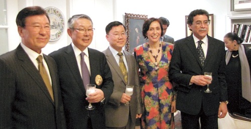 Peruvian Ambassador Marcela Lopez Bravo (second right) stands with president of the Korean Council on Latin America and the Caribbean Koo Cha-hoon (second left) at her residence after presenting him with the decoration awarded by her government. (Kirsty Taylor/The Korea Herald)
