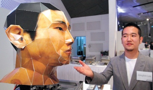 KAIST student Lee Jong-bin demonstrates the “Mori” robot project at the 2012 Swiss-Korean Innovation Night in Seoul. (Swiss Embassy)