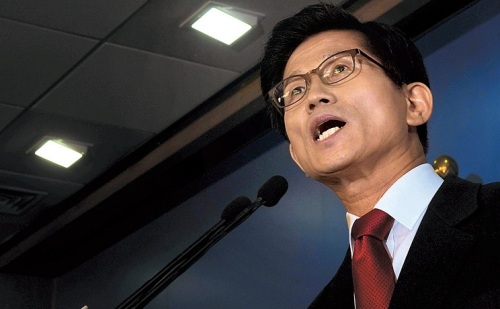 김문수(광역단체장, 전 국회의원)
Kim Moon-soo, governor of Gyeonggi Province, announces his run in the presidential election at a press conference at the National Assembly in Seoul on Sunday. (Kim Myung-sub/The Korea Herald)
