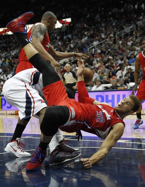 <YONHAP PHOTO-0336> Atlanta Hawks shooting guard Joe Johnson, middle, is fouled by Los Angeles Clippers power forward Blake Griffin (32) during the first half of an NBA basketball game Tuesday, April 24, 2012 in Atlanta. (AP Photo/John Bazemore) /2012-04-25 09:53:16/ <저작권자 ⓒ 1980-2012 ㈜연합뉴스. 무단 전재 재배포 금지.>
Atlanta Hawks shooting guard Joe Johnson (center) is fouled by Los Angeles Clippers power forward Blake Griffin (right) during the first half of an NBA basketball game on Tuesday.  AP-Yonhap News
Atlanta Hawks shooting guard Joe Johnson (center) is fouled by Los Angeles Clippers power forward Blake Griffin (right) during the first half of an NBA basketball game on Tuesday.  AP-Yonhap News
Atlanta Hawks shooting guard Joe Johnson (center) is fouled by Los Angeles Clippers power forward Blake Griffin (right) during the first half of an NBA basketball game on Tuesday.  AP-Yonhap News