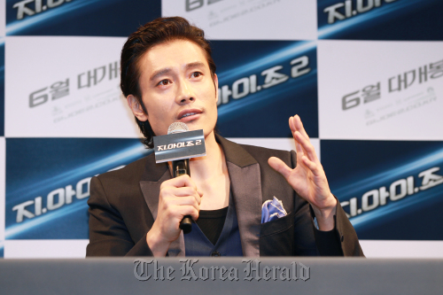 이병헌(탤런트, 영화배우)
Actor Lee Byung-hun speaks at a press meeting held in promotion of his upcoming film “G.I. Joe: Retaliation” at CGV Apgujeong, southern Seoul, Wednesday.  1st Look