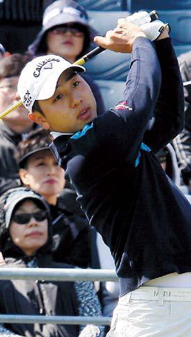 Bae Sang-moon takes a part in the first round of the Ballantine’s
Championship at the Blackstone Golf Club in Icheon on Thursday. (Yonhap News)